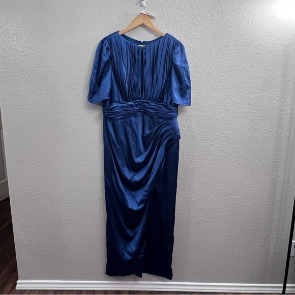 MAC DUGGAL PUFF SLEEVE PLEATED BODICE DRAPED GOWN IN MIDNIGHT BLUE SIZE 14 - Picture 4 of 16